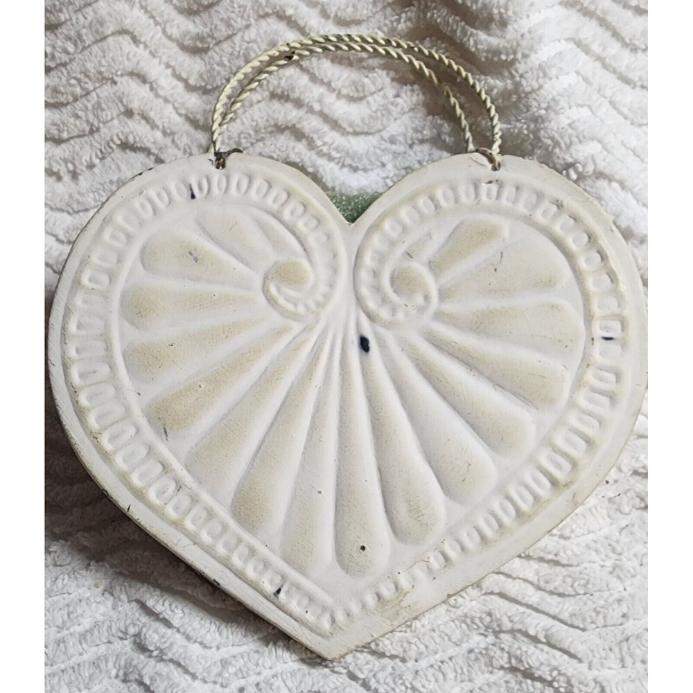 PRETTY French Country Cottage SHABBY CHIC White Metal Wall HEART Pocket 5x5 GUC